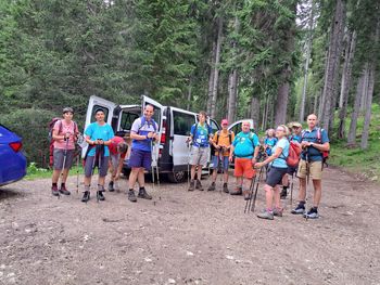 Tudi pod dežniki nam je v hribih lepo Tudi pod dežniki nam je v hribih lepo