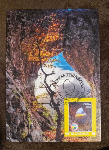 Otliško okno na razglednici