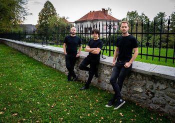 Pelhan predstavljajo video 'Narava kaže zobe'