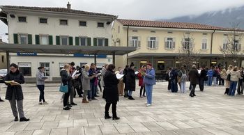 Glasno javno branje na trgu