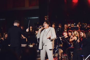 Ko se ljubezen in glasba združita: Praznični koncert Pihalnega orkestra Burja Ajdovščina