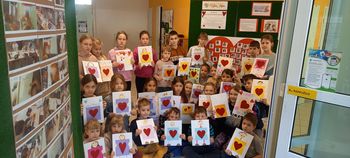 Budanjski šolarji pisali srčna  pisma za male borce