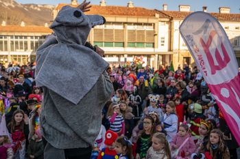 Pustni torek v Ajdovščini s Plesno sceno Pustni torek v Ajdovščini s Plesno sceno