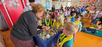 Pravljični čar Tončke Senčar navdušil otroke