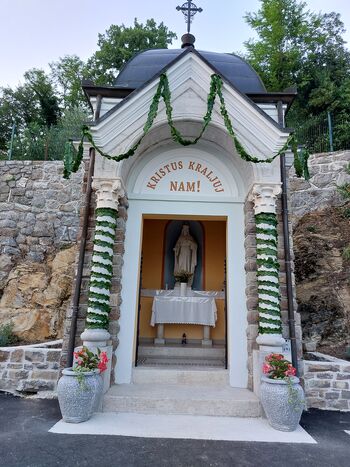 Blagoslov obnovljene kapelice v Potočah