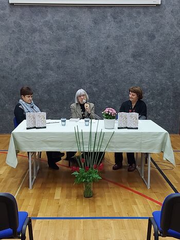 Ob(i)čajnice (beri Običajnice oziroma Občajnice) profesorice Ivane Slamič Ob(i)čajnice (beri Običajnice oziroma Občajnice) profesorice Ivane Slamič