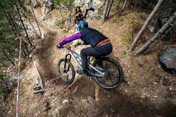 Gorskokolesarski park Ajdovščina: Vinjetni sistem kot gonilo razvoja kolesarskega turizma v Vipavski dolini Gorskokolesarski park Ajdovščina: Vinjetni sistem kot gonilo razvoja kolesarskega turizma v Vipavski dolini