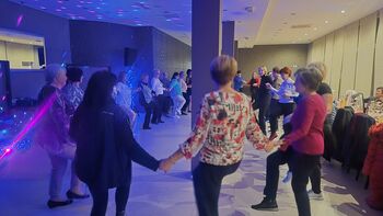 Večer nasmehov, plesa in druženja