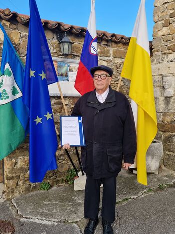 Slovesen sveti večer na Gočah: župnik Ivan Furlan prejel županovo priznanje