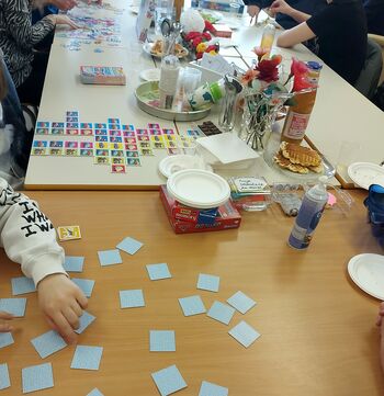 Prijetno februarsko druženje v Dnevnem centru Rdečega križa