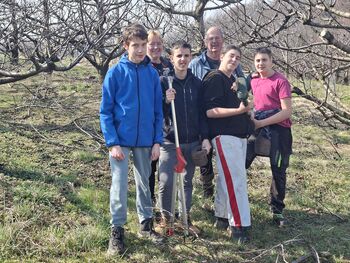 Učenje med češnjami in trtami