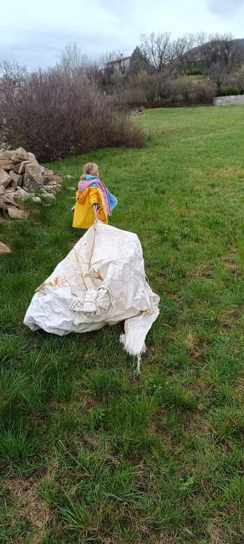 Male in velike roke za čistejši Lokavec