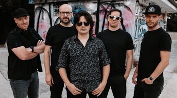 'Poljub' skupine Pelhan - zgodba o srečanju, ki se je moralo zgoditi 'Poljub' skupine Pelhan - zgodba o srečanju, ki se je moralo zgoditi