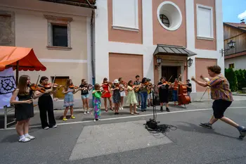 Folk - viže na osrednjem trgu v Vipavi