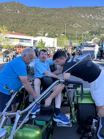 Ko se zaslišijo motorji, vemo, da prihajajo prijatelji
