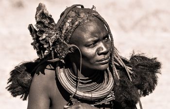 Mare Lakovič: Zadnje tradicionalne kulture Namibije in Bocvane