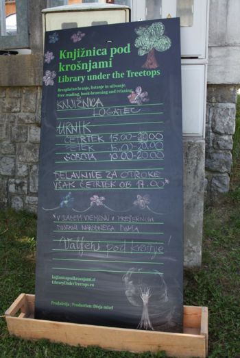 Knjižnica pod krošnjami