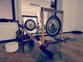 Veščilnica: Predstavitev in uporaba prvinskih instrumentov