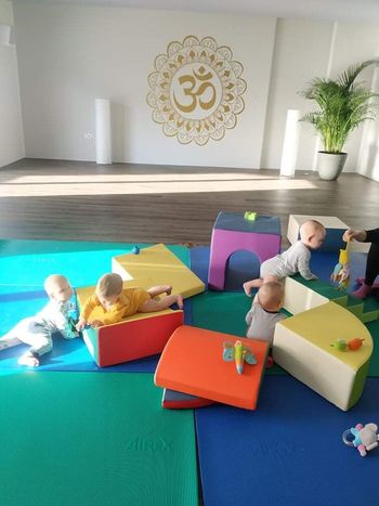 VEŠČILNICA Ana Verdinek Kako podpreti razvoj svojega dojenčka