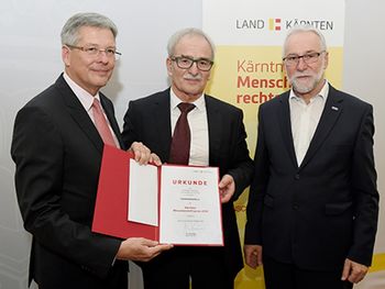 POLETNA ŠOLA BOVEC PREJEMNICA NAGRADE ZA ČLOVEKOVE PRAVICE