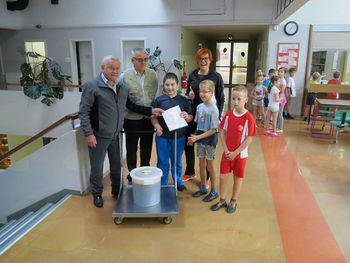 Mladi čebelarji pridelali 30 litrov medu