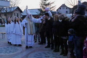 Miklavž obdaril 150 otrok