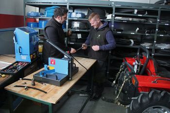 Popravilo hidravličnih sklopov pri kmetijski in gradbeni mehanizaciji