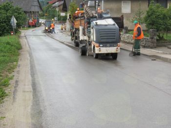 Asfaltiranje v Zaklancu in Horjulu