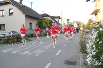 Prvomajska budnica z mažoretami in godbo