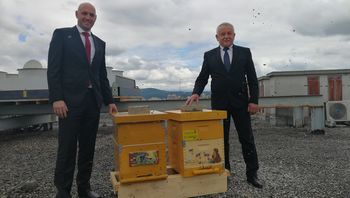 Svetovni dan čebel sta obeležila minister Zajc in župan Prebil