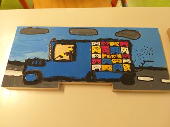 Horjulski otroci risali panjske končnice za evropske čebelarje