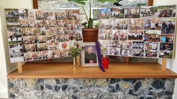 Spominska razstava fotografij v slovo nadškofu Uranu