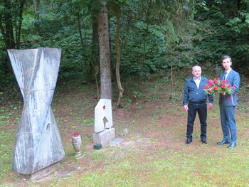 Župan in predstavnik ruske federacije položila venec