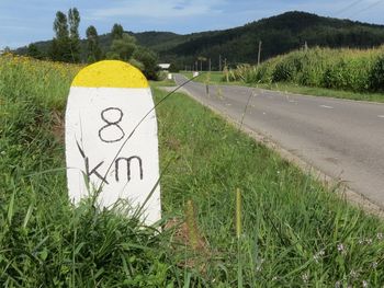 Obnovljen kilometrski kamen, spomin na minule čase