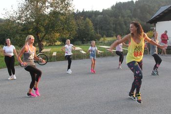 Zumbastična noč je že drugič zazibala Vrzdenec v latino ritmih