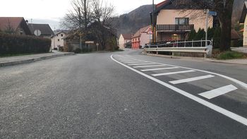 Skozi Horjul po novem asfaltu