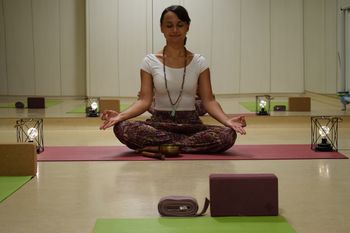 Yogi{ni} joga v športnem parku Horjul