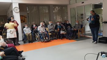 Koncert in ples v domu starejših