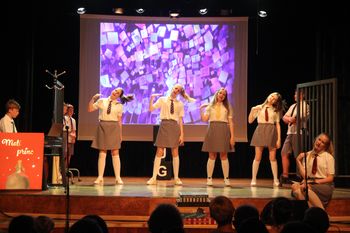 Muzikal Matilda navdušuje tudi v živo