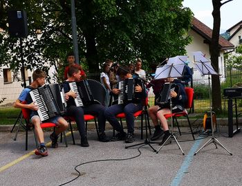 Glasbeniki ponovno nastopili v domu starejših Deos
