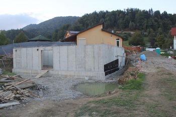 Zaključeni pomembni večletni projekti, ostala dela napredujejo po načrtu