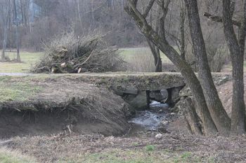 Uspešno čiščenje grabna v Lipalci za dober pretok