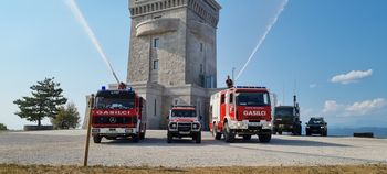 Gasilci GZ Horjul pomagali pri gašenju požara na Krasu