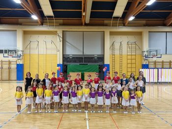 Mažoretni in twirling pozdrav pomladi