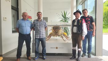 Horjul je obiskala maketa čebele velikanke, ki je bila postavljena na ogled tudi v Dubaju 