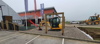 Postavitev igral v Športnem parku Horjul Postavitev igral v Športnem parku Horjul