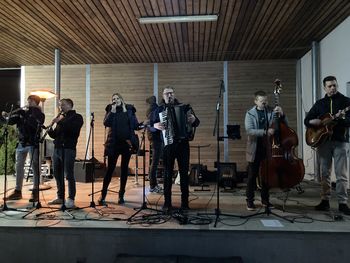 Horjul zažarel v prazničnem sijaju