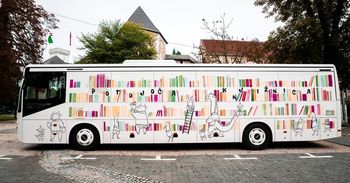 Bibliobus – potujoča knjižnica bo tudi letos obiskovala naše kraje Bibliobus – potujoča knjižnica bo tudi letos obiskovala naše kraje