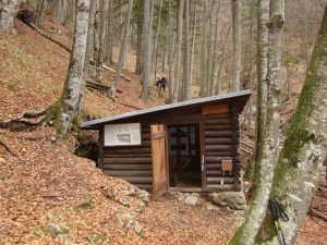 Vabilo na spomladanski pohod k partizanski bolnici Kušuta
