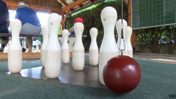 KEGLJANJE S KROGLO NA VRVICI - PROMOCIJA ŠPORTA (ploščad pred Narodnim domom) - OBČINSKI DOGODEK